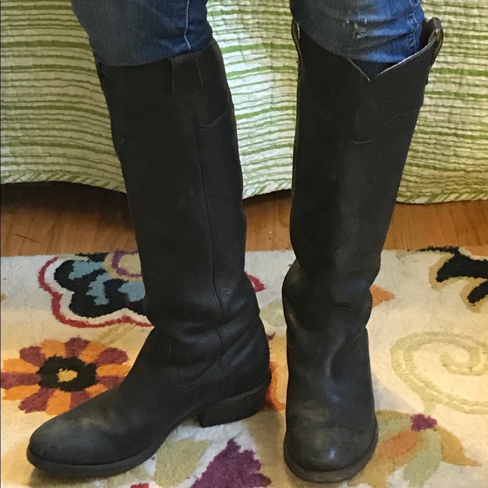 Frye Carson black distressed boot - Picture 1 of 8